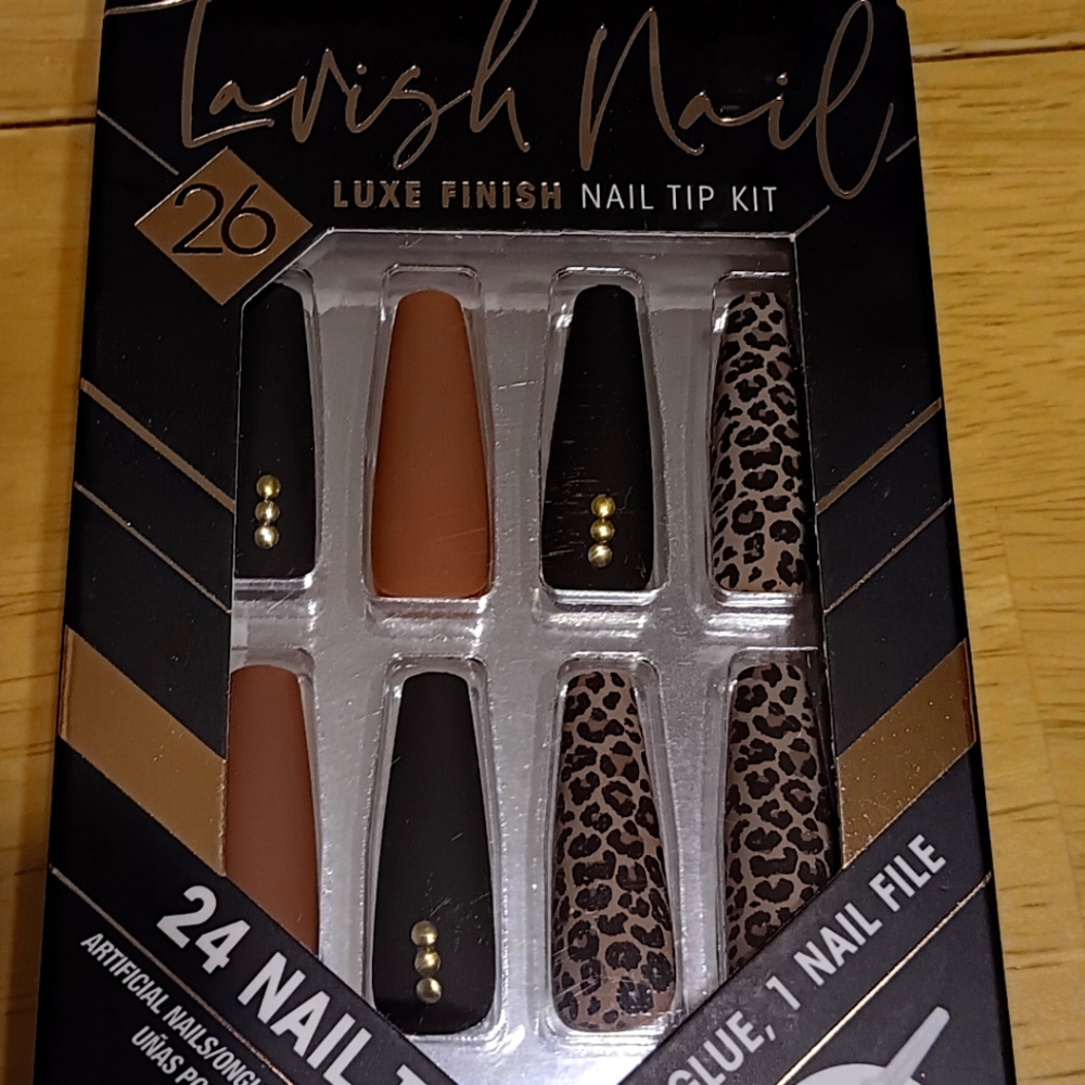 NEW  Lavish Coffin Shaped Nails Wild Rush 24 Tips